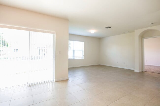 401 SE 6th Terrace in Cape Coral, FL - Building Photo - Building Photo