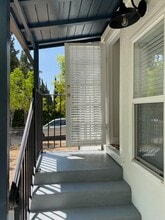 1594 E Howard St in Pasadena, CA - Foto de edificio - Building Photo