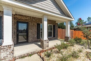 303 Merlin Ct in Crestview, FL - Building Photo