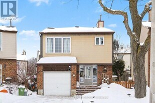 808 Torsa Ct in Ottawa, ON - Building Photo