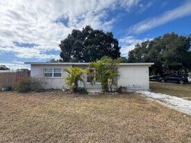 9300 90th Ave in Seminole, FL - Building Photo