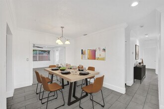 7021 Park St in Hollywood, FL - Building Photo - Building Photo