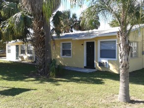 Windsor Apartments in West Palm Beach, FL - Building Photo - Building Photo