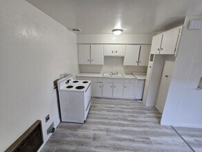 526 N 8th St in Klamath Falls, OR - Foto de edificio - Building Photo