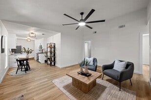 7002 Teaberry Dr in Austin, TX - Building Photo