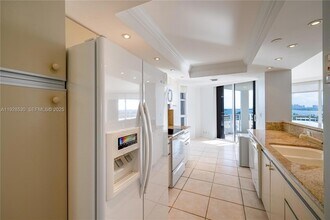 4000 Towerside Terrace, Unit 908 in Miami, FL - Building Photo - Building Photo