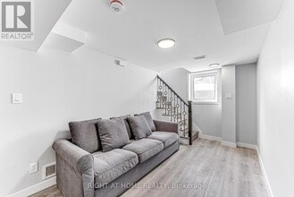 902 Kenzie St in Ottawa, ON - Building Photo - Building Photo