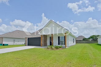 13760 Willowmore Dr in Denham Springs, LA - Building Photo - Building Photo