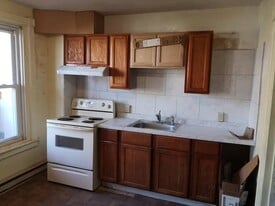 827 Laufer St in Bethlehem, PA - Building Photo