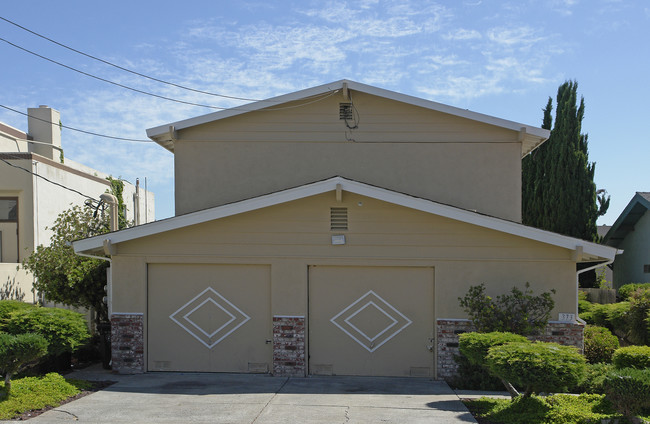 373 Rodeo Ave in Rodeo, CA - Building Photo - Building Photo