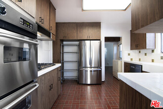 439 S El Camino Dr in Beverly Hills, CA - Foto de edificio - Building Photo