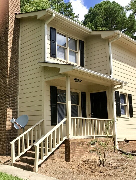 118 Chatham Woods Dr-Unit -122 in Cary, NC - Building Photo