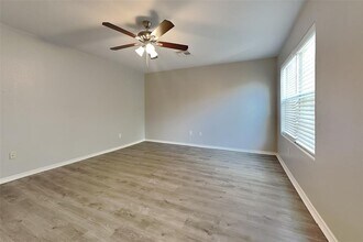417 Mystic Trail Loop in Houston, TX - Foto de edificio - Building Photo