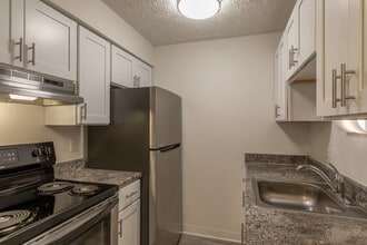 Oxford Park Towers of Berkley in Berkley, MI - Building Photo - Interior Photo