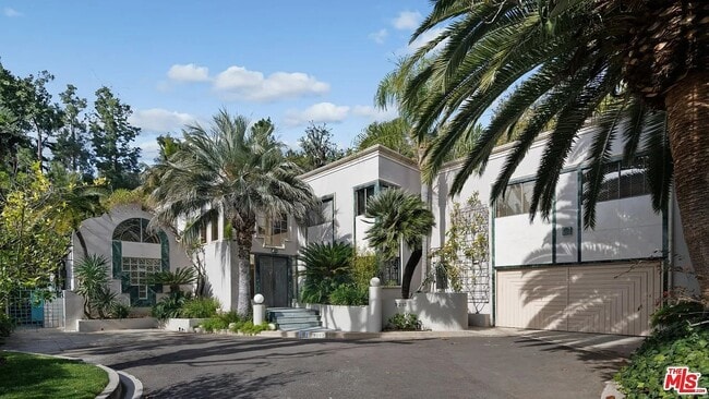 9213 Warbler Way in Los Angeles, CA - Building Photo - Building Photo