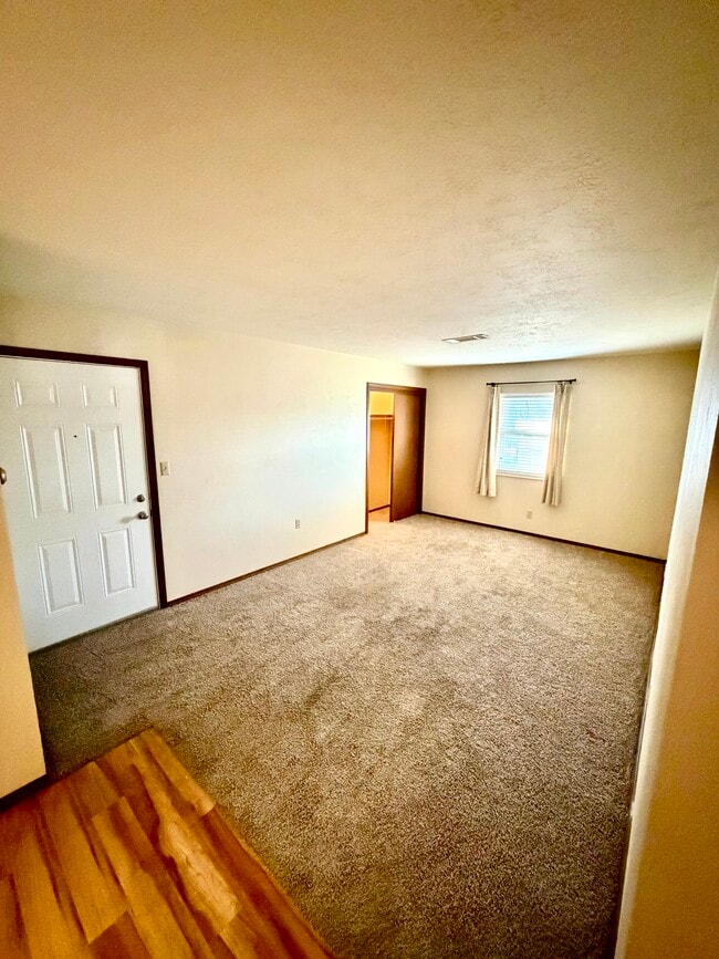 401 N A St, Unit 4 in Arkansas City, KS - Foto de edificio - Building Photo