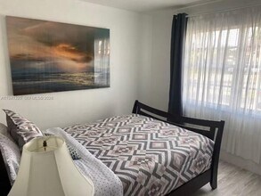 9076 NW 114th St in Hialeah, FL - Building Photo - Building Photo