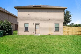 8902 Gerald Ohara in San Antonio, TX - Foto de edificio - Building Photo