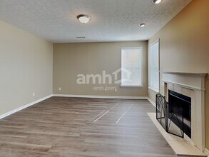 3862 Dusty Sands Rd in Whitestown, IN - Foto de edificio - Building Photo