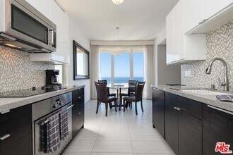 18065 Coastline Dr in Malibu, CA - Building Photo - Building Photo