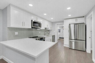 826 Grand St in Jersey City, NJ - Building Photo - Building Photo