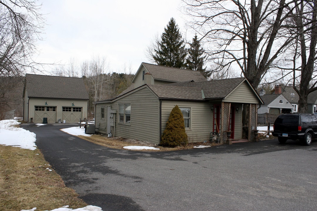 17 Route 7 S in Falls Village, CT - Building Photo