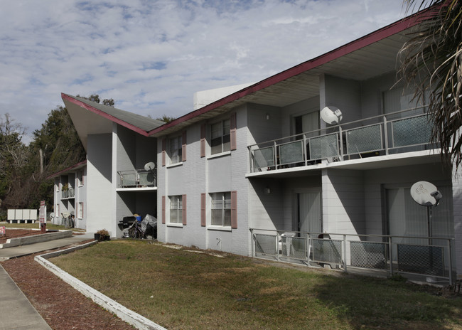 Candlelight Square in Jacksonville, FL - Building Photo - Building Photo