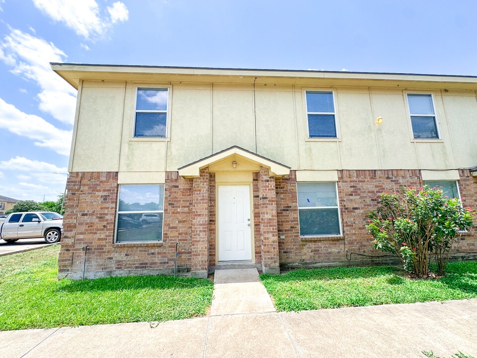 709 Sonesta Dr, Unit A in Harlingen, TX - Building Photo