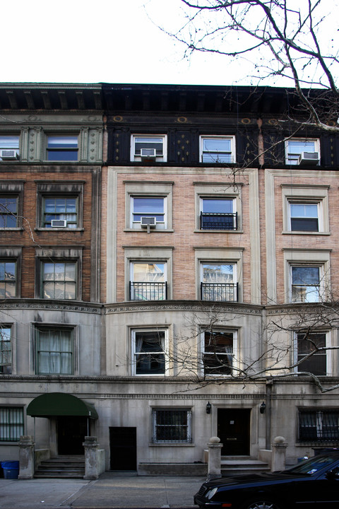 313 W 71st St in New York, NY - Foto de edificio