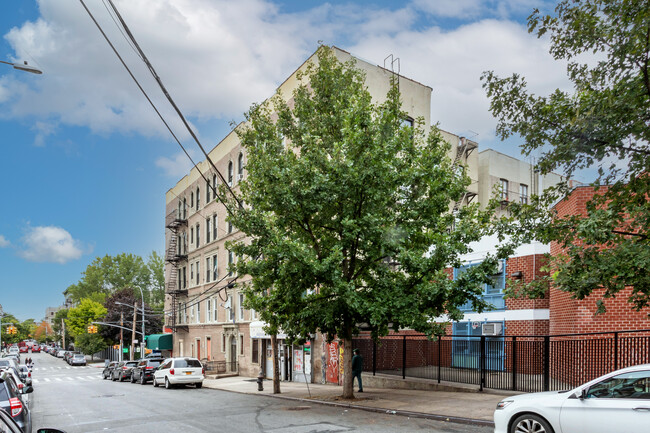 575 E 139th St in Bronx, NY - Building Photo - Building Photo