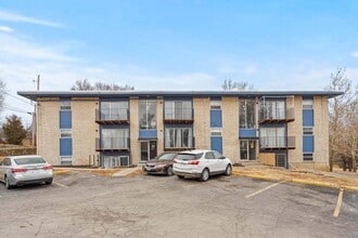 Mark One Plaza in Kansas City, MO - Building Photo - Building Photo