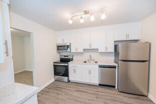 Kings Gate West in Camillus, NY - Building Photo