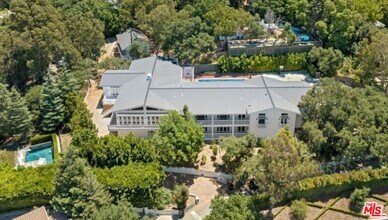 9669 Oak Pass Rd in Beverly Hills, CA - Building Photo - Building Photo