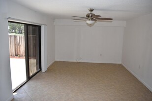 5020 50th Way in West Palm Beach, FL - Building Photo - Building Photo