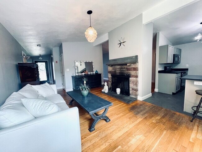 34 Hillside Dr-Unit -1 in Shrewsbury, MA - Building Photo - Building Photo