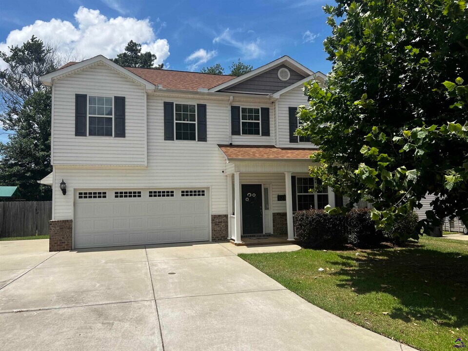 323 Rippling Water Way in Perry, GA - Building Photo