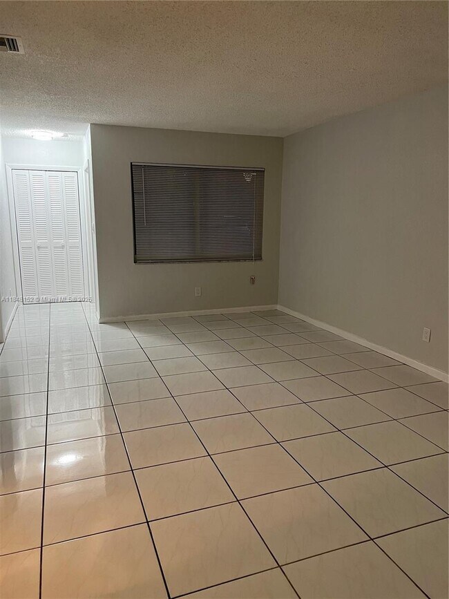 7407 NW 76th Ct in Tamarac, FL - Building Photo - Building Photo