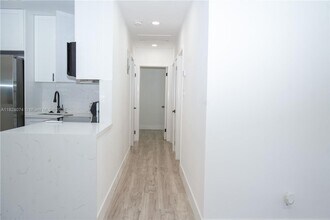 2411 NW 9th St in Fort Lauderdale, FL - Building Photo - Building Photo