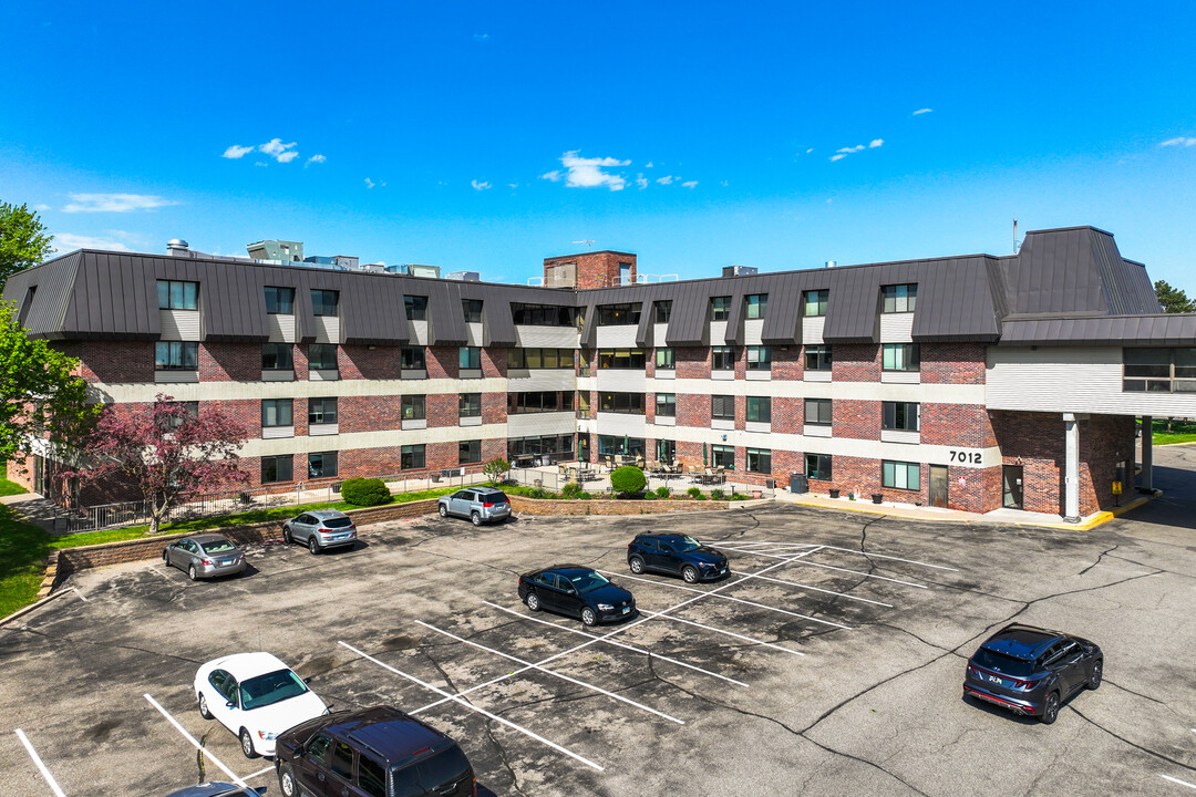 Woodbury Villa in Woodbury, MN - Building Photo