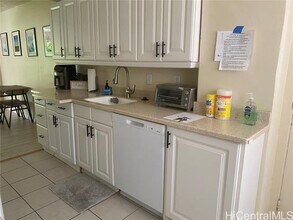 2355 Ala Wai Blvd in Honolulu, HI - Building Photo - Building Photo