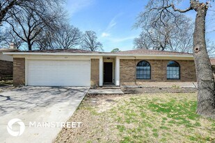 825 Timberoaks Dr in Azle, TX - Building Photo