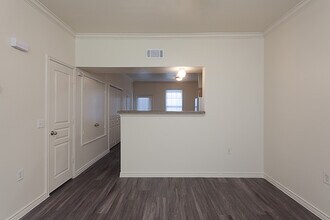 Regent 1 Apartments in Beaumont, TX - Foto de edificio - Building Photo