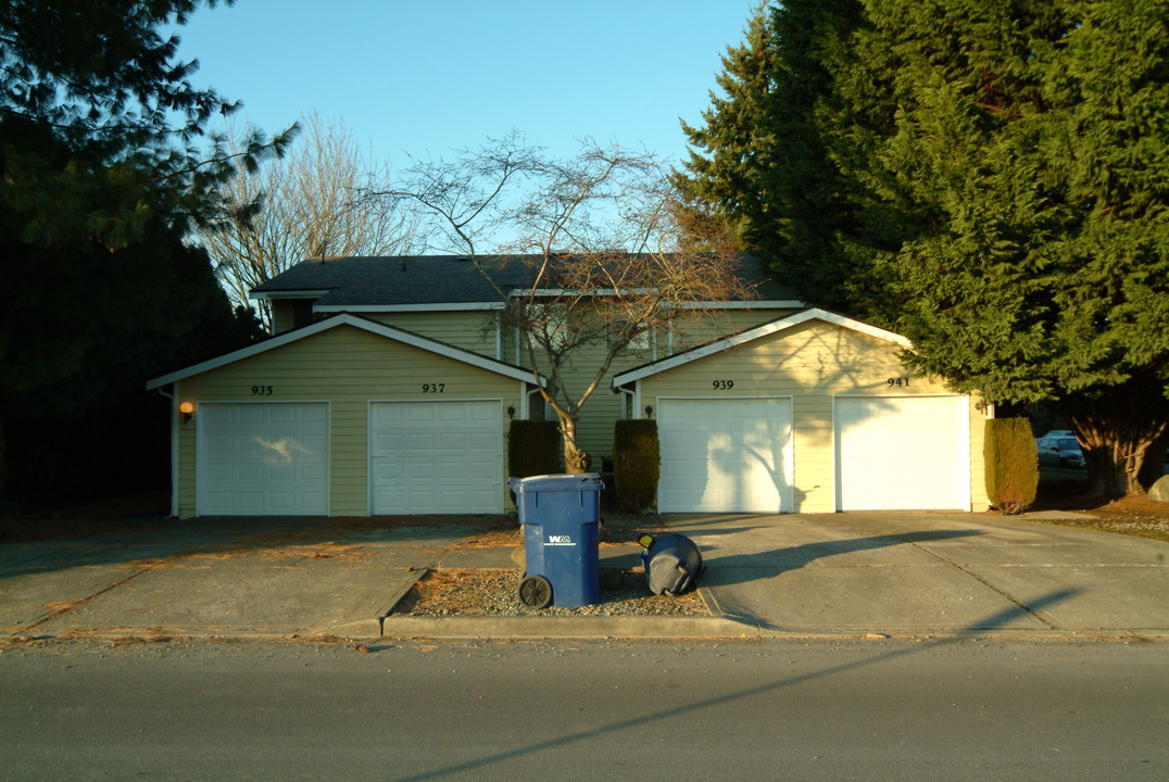 935 26th St NE in Auburn, WA - Building Photo