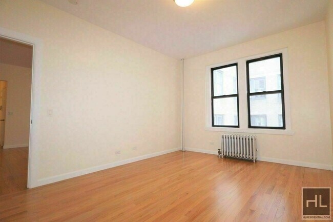 West 10th Street in New York, NY - Building Photo - Building Photo