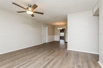 6923 Yucatan Dr in Orlando, FL - Building Photo - Building Photo