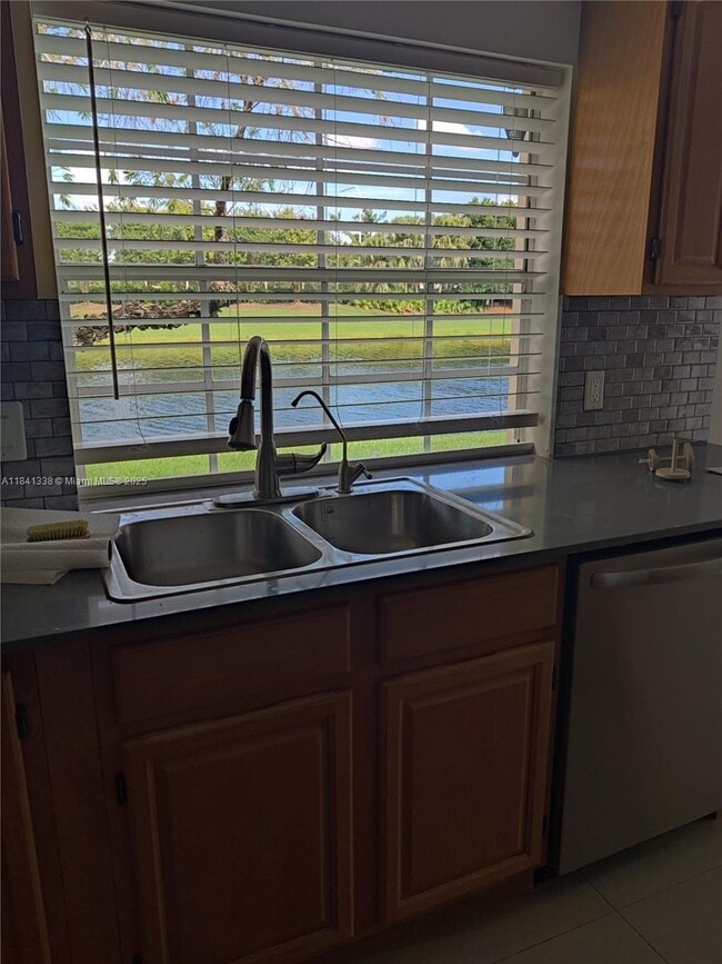1510 Springside Dr in Weston, FL - Building Photo - Building Photo
