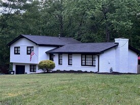 140 Timberland St in Woodstock, GA - Building Photo