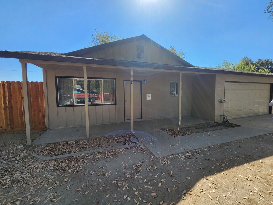 1528 French Ave in Modesto, CA - Building Photo