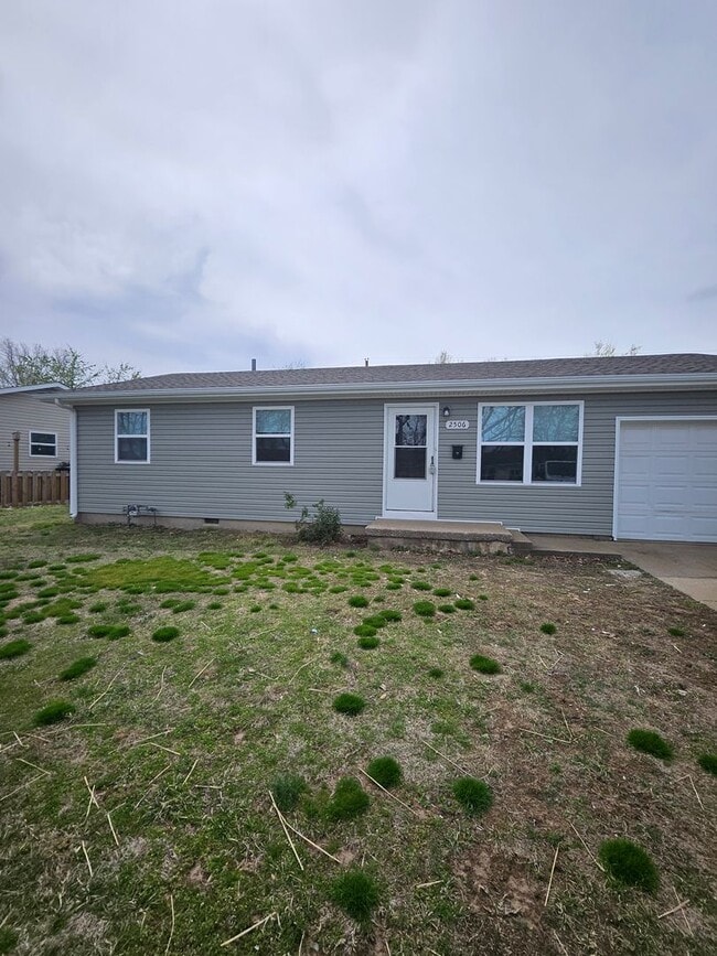 2506 Montana Pl in Joplin, MO - Building Photo - Building Photo