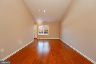 558 London Ct in Egg Harbor Township, NJ - Building Photo - Building Photo